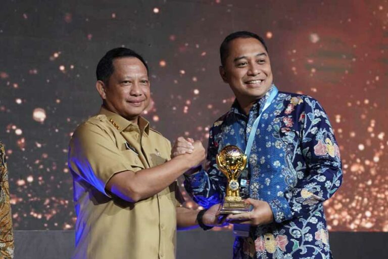 Wali Kota Surabaya Eri Cahyadi Raih 106 Penghargaan dalam Tiga Tahun Kepemimpinan
