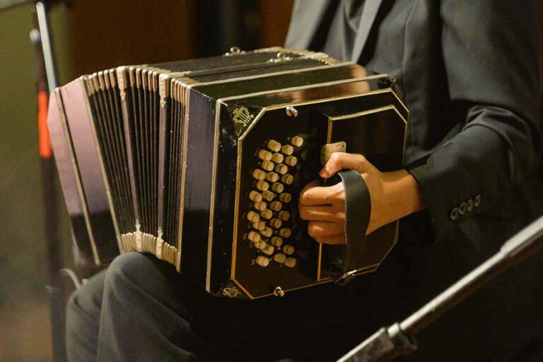 Bandoneon yang dihibahkan Goethe-Institut ke Klassikhaus bermerek Alfred Arnold yang dibuat tahun 1936 dan telah direstorasi di Jerman.