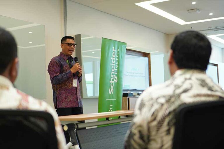 Schneider Electric dan 15 Politeknik Negeri Tingkatkan Kompetensi SDM Vokasi Indonesia Surya Fitri, Business Vice President Power Systems Schneider Electric Indonesia