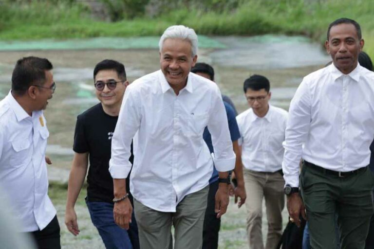 Ganjar Pranowo Tinjau Langsung Pembangunan Ibu Kota Nusantara di Kalimantan Timur Ganjar Pranowo kunjungi Ibu Kota Nusantara di Kalimantan Timur