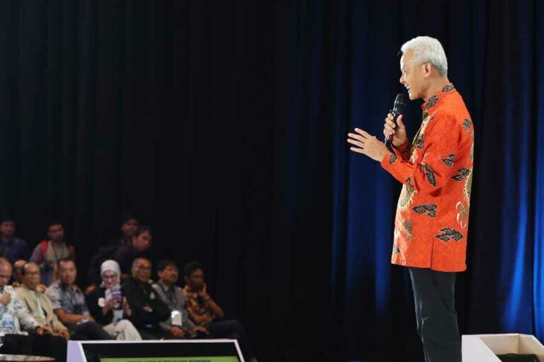 Apindo Dukung Ganjar Pranowo Wujudkan Kepastian dan Penegakan Hukum Ganjar Pranowo saat berbicara dalam Dialog Apindo di Menara Bank Mega Jakarta