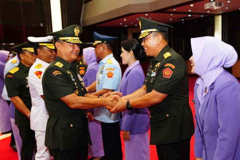 Serah Terima Lima Jabatan Strategis di Mabes, Kasum TNI: Lanjutkan Capaian Positif