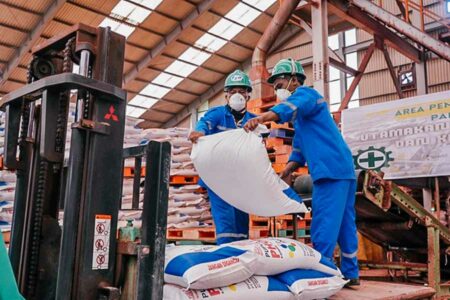Stok Pupuk Urea Subsidi Pusri untuk Petani yang Penuhi Syarat Capai 200.862 Ton Arsip Foto Pilar ID