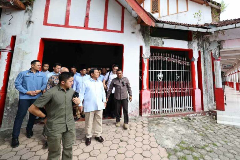 Prabowo Subianto dan Tinton Soeprapto Jelajah Sejarah di Museum Peta Kota Blitar