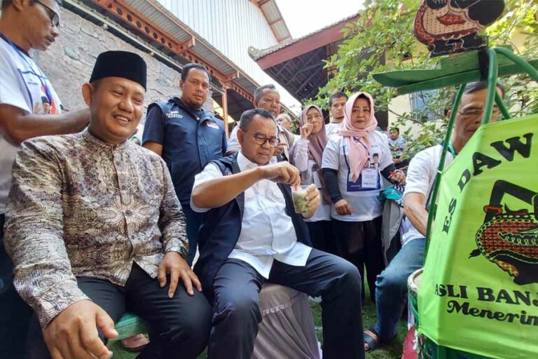 Pedagang Dawet Banjarnegara Dukung Anies-Muhaimin, Sumbangkan Satu Pikul untuk Relawan AMIN