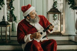 Santa Claus, Inspirasi Anak-anak di Dunia untuk Setia Berbagi Kebajikan di Hari Natal Ilustrasi Sinterklas atau Santa Claus, sahabat anak-anak di seluruh dunia (foto: cottonbro studio, pexels)