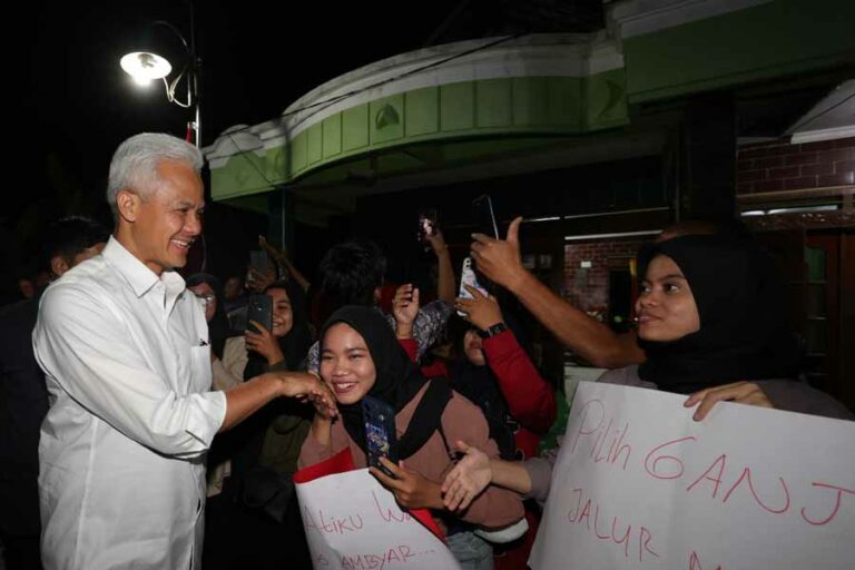 Ganjar Pranowo Sampaikan Program Internet Gratis di Depan Ratusan Anak Muda Sragen
