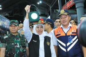Gubernur Khofifah Puji Peningkatan Layanan Kereta Api di Stasiun Gubeng pada Arus Mudik Nataru