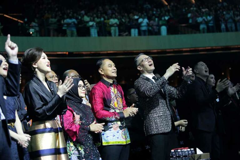 Kembali Kunjungi Gereja di Surabaya, Eri Cahyadi Pastikan Ibadah Natal Aman dan Lancar