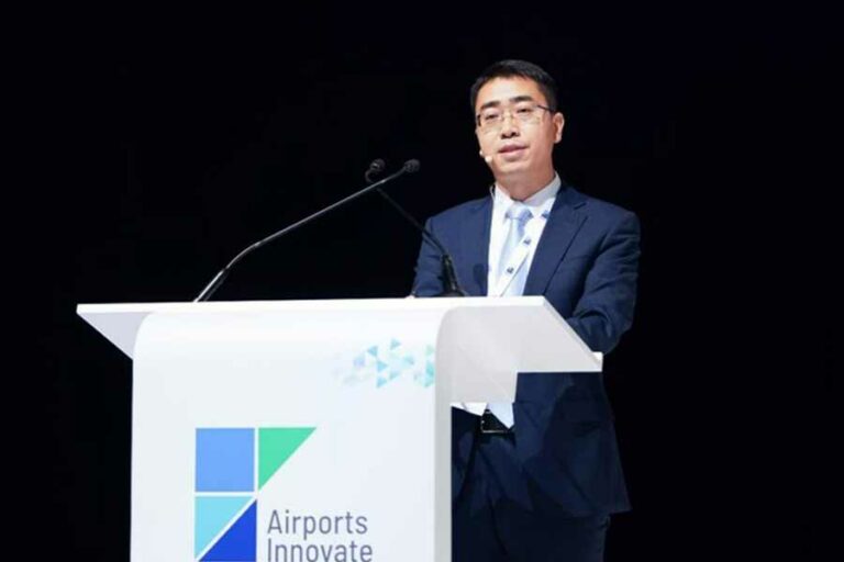 Huawei Kenalkan Solusi F5G All-Optical untuk Mendorong Evolusi Bandara Pintar Lei Xinghua, Vice President of Huawei's Enterprise Optical Network Domain