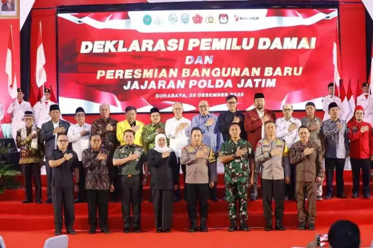 Gubernur Khofifah dan Forkopimda Jatim Tandatangani Deklarasi Pemilu Damai 2024