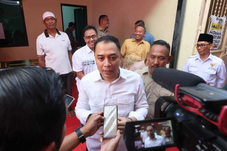 Wali Kota Surabaya Eri Cahyadi Pastikan Suksesnya Renovasi 1.187 Balai RW