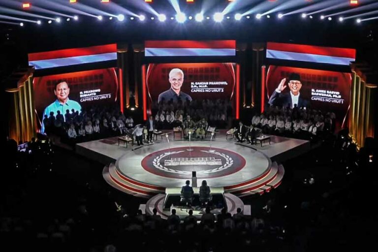 Pengamat: Capres Harus Sampaikan Strategi Keamanan dan Pertahanan untuk Hentikan Konflik Berdarah di Papua Debat Capres gelaran KPU