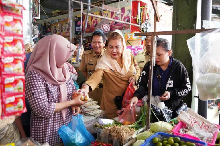 Mbak Ita Tinjau Pasar Kapling untuk Cegah Kenaikan Harga Sayur di Wilayah Pinggiran Semarang