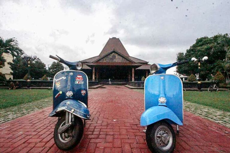 Vespa Klasik Bupati Sugiri Dilelang untuk Tebar Kebaikan ke Palestina Vespa koleksi Bupati Sugiri yang akan dilelang untuk dana bantuan Palestina