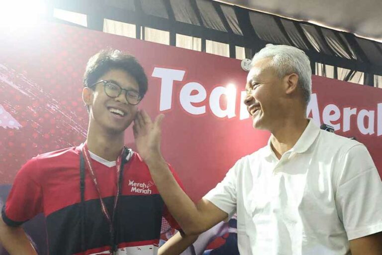 Ganjar Beri Wejangan untuk Alam Jelang Tanding Bulutangkis di Merah Meriah Sportainment