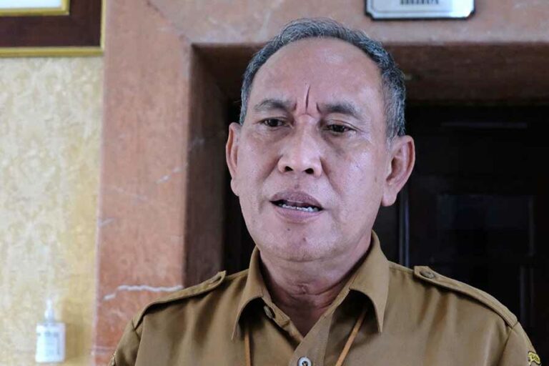 Dispendik Surabaya Siapkan 20 Ribu Seragam Baru untuk Siswa Gamis Tahun Ajaran 2023/2024 Kepala Dinas Pendidikan (Dispendik) Kota Surabaya, Yusuf Masruh