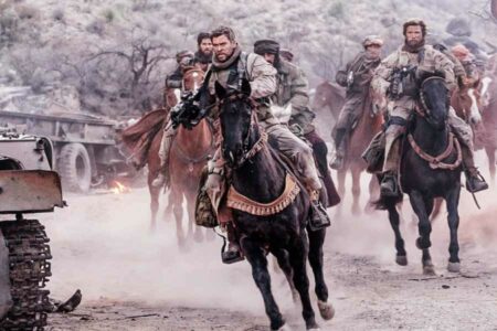 Sinopsis 12 Strong (2018), Aksi Heroik Pasukan Berkuda di Afghanistan Chris Hemsworth bersama sejumlah pemeran dalam film 12 Strong (2018) (foto" Dok HS Film)