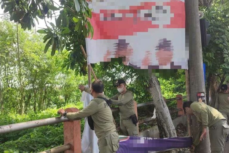 Satpol PP Surabaya dan Panwascam Sinergi Tertibkan APK Pemilu 2024