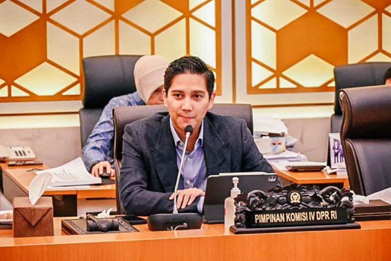 Dinilai Beri Manfaat pada Masyarakat, Prabowo-Gibran Siap Lanjutkan Program Kartu Kesejahteraan Sosial Jokowi Budisatrio Djiwandono