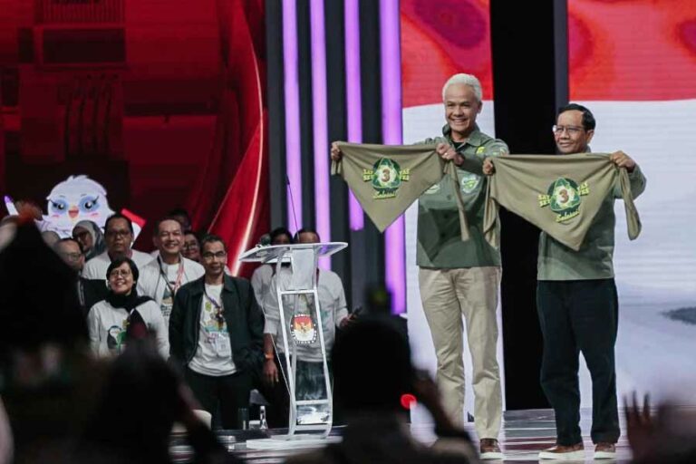 Ganjar Pranowo-Mahfud MD Tampil Kompak Sebagai Pecinta Alam di Debat Cawapres Terakhir