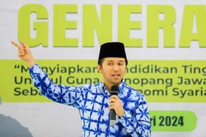 Emil Dardak Ajak Perguruan Tinggi sebagai Pendorong Kemajuan Ekonomi Syariah di Jatim Wakil Gubernur Jawa Timur, Emil Elestianto Dardak