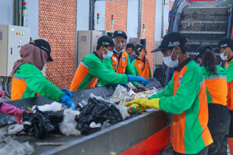 Pj. Gubernur DKI Resmikan TPS 3R di Ciracas untuk Pengurangan Sampah dari Sumber
