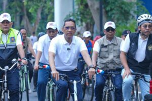 Pj. Gubernur Heru Tinjau Aktivitas Warga dan Kondisi Lingkungan pada Hari Bebas Kendaraan Bermotor