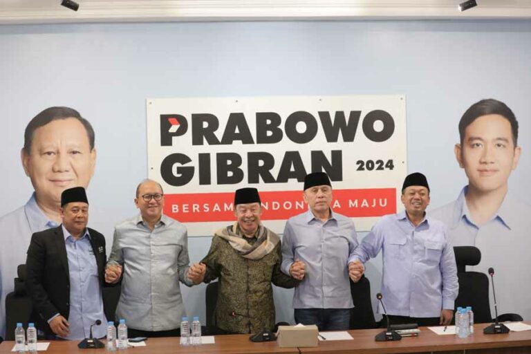 Prabowo-Gibran Dapat Dukungan dari Pimpinan Ponpes Buntet Cirebon KH Adib Rofiuddin Izza