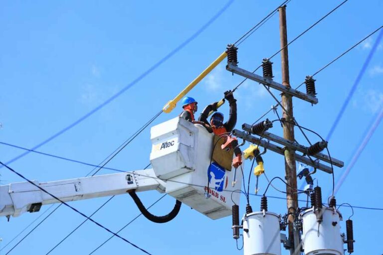 PLN Imbau Peserta Pemilu Hindari Memasang Alat Peraga Kampanye di Instalasi Kelistrikan