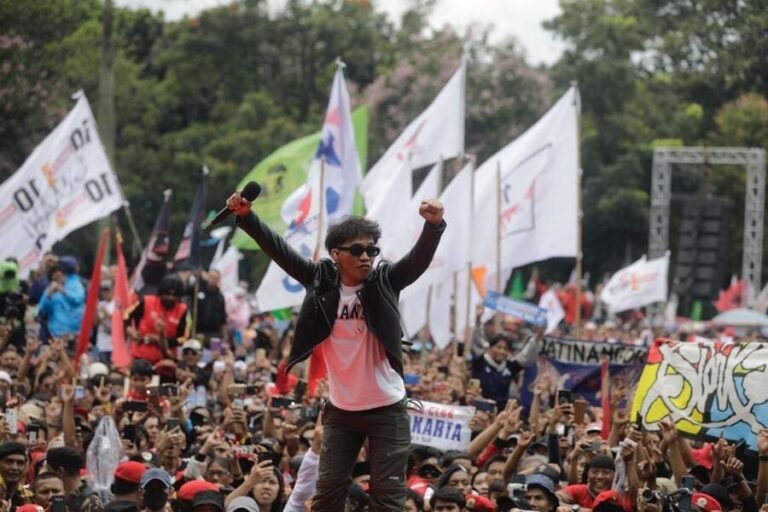 Slank dalam acara Hajatan Rakyat Ganjar di Lapangan Tegallega Bandung, Minggu (21/1/2024)