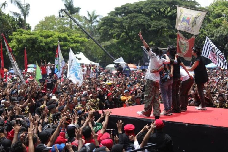 Slank dalam acara Hajatan Rakyat Ganjar di Lapangan Tegallega Bandung, Minggu (21/1/2024)