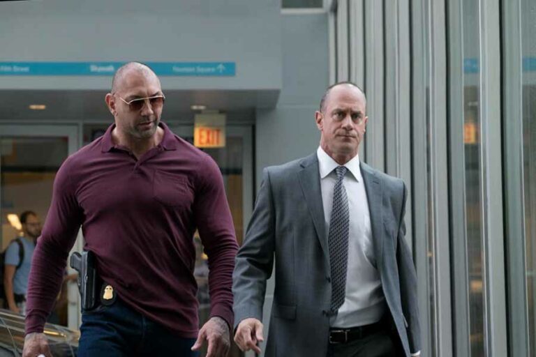 Sinopsis Marauders (2016), Film Aksi tentang Dunia Korporasi yang Gelap Dave Bautista dan Christopher Meloni dalam Marauders (2016) (foto: Brian Douglas, IMDb)
