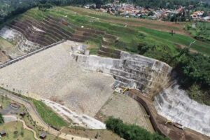 Pemerintah Kenalkan Kebijakan Tata Ruang DAS pada Proses Politik 10th World Water Forum Bendungan Sukamahi di Kabupaten Bogor