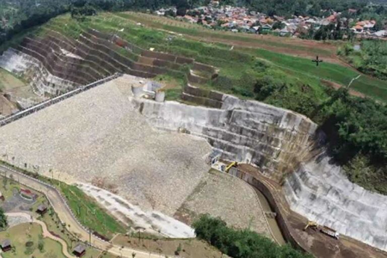 Pemerintah Kenalkan Kebijakan Tata Ruang DAS pada Proses Politik 10th World Water Forum Bendungan Sukamahi di Kabupaten Bogor