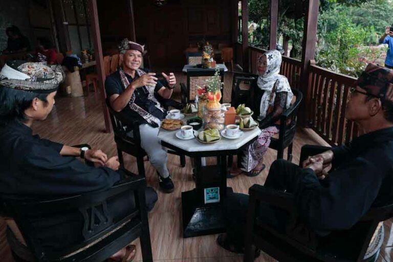 Ngopi Bareng Suku Osing di Banyuwangi, Ganjar Komitmen Lindungi Masyarakat Adat