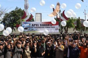 Gelar Apel Siaga, Warga Brebes Komitmen Pemilu 2024 Berjalan Aman dan Damai Apel Siaga Tahapan Pengawasan Pemilu 2024 di Alun-alun Brebes