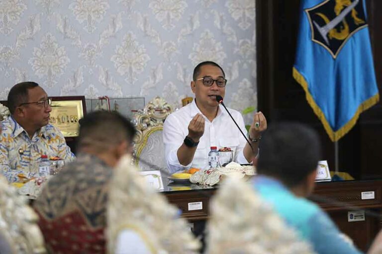 Eri Cahyadi Bagi Ilmu Penyelarasan Sistem Pemerintahan dengan Wali Kota Ternate