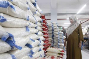 Aman Hingga Lebaran, Harga Beras di Ponorogo Malah Cenderung Turun Tumpukan karung beras di Pasar Legi Ponorogo