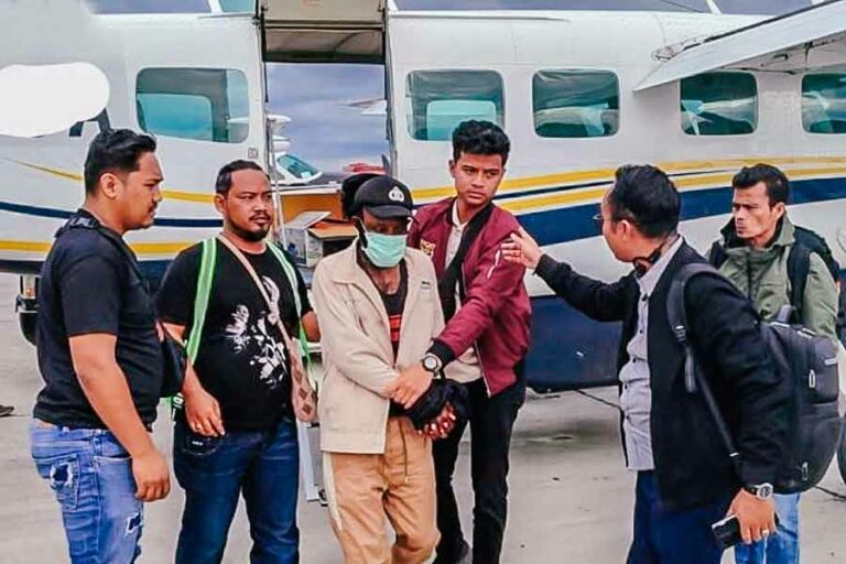 KKB Alenus Tabuni Dipindahkan dari Ilaga ke Timika untuk Pemeriksaan Lebih Intensif Alenus Tabuni alias Kobuter, anggota KKB (foto: Dok Humas Polri)
