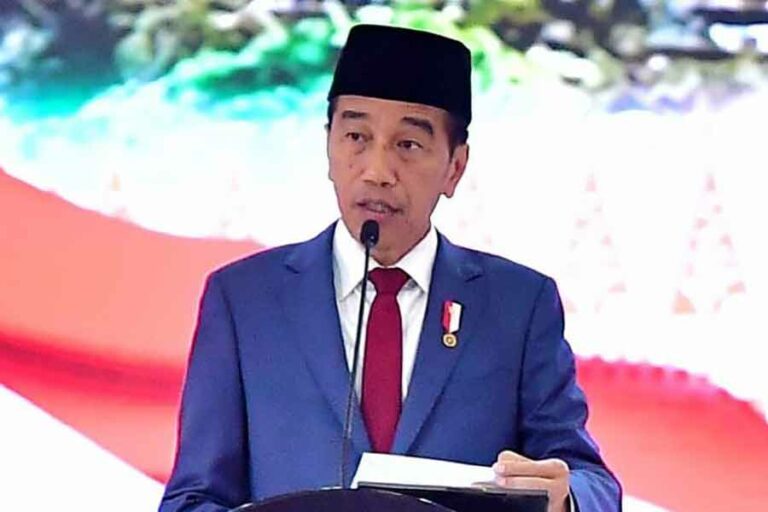 Pimpin Rapim TNI-Polri 2024, Presiden Sorot Ketidakpastian Ekonomi Global hingga Konflik Geopolitik Presiden Jokowi saat memimpin Rapat Pimpinan TNI-Polri Tahun 2024 di Markas Besar TNI, Cilangkap, Jakarta (foto: Dok BPMI Setpres)