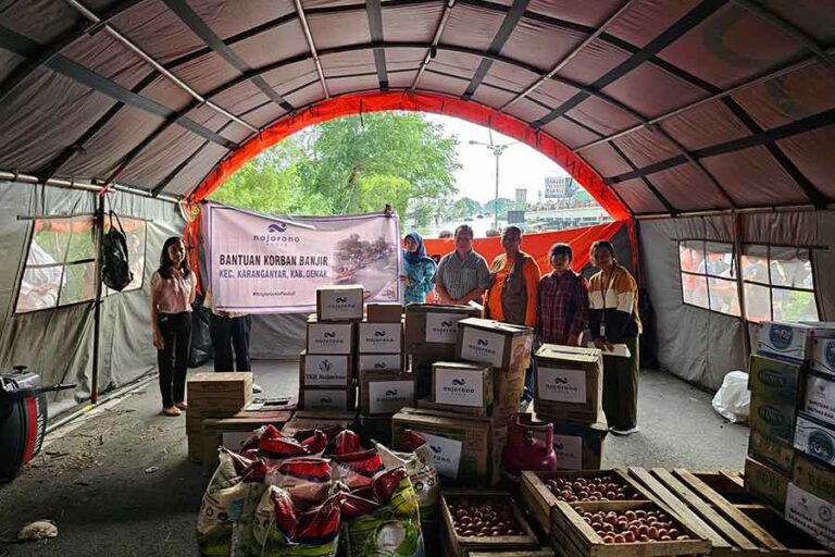 Nojorono Kudus Salurkan Bantuan Sosial kepada Korban Banjir di Karanganyar Demak