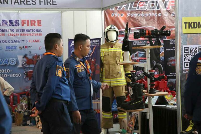 Petugas Damkar Tingkatkan Pengetahuan Regulasi SNI melalui Seminar International Fire Safety Codes & Standard