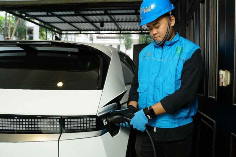Meriahkan IIMS 2024, PLN Pamerkan Fasilitas Charging dan Test Drive Motor Listrik Fasilitas charging kendaraan listrik PT PLN