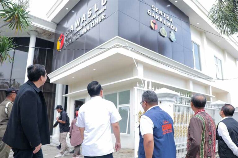 Tinjau Gedung Baru Bawaslu Jatim, Pj Gubernur Adhy Harap Suasana Bekerja Lebih Aman dan Nyaman