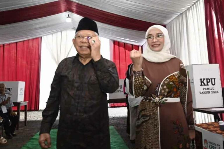 Wujudkan Partisipasi Politik, Wapres Ma’ruf Amin dan Keluarga Nyoblos di TPS 033 Tapos