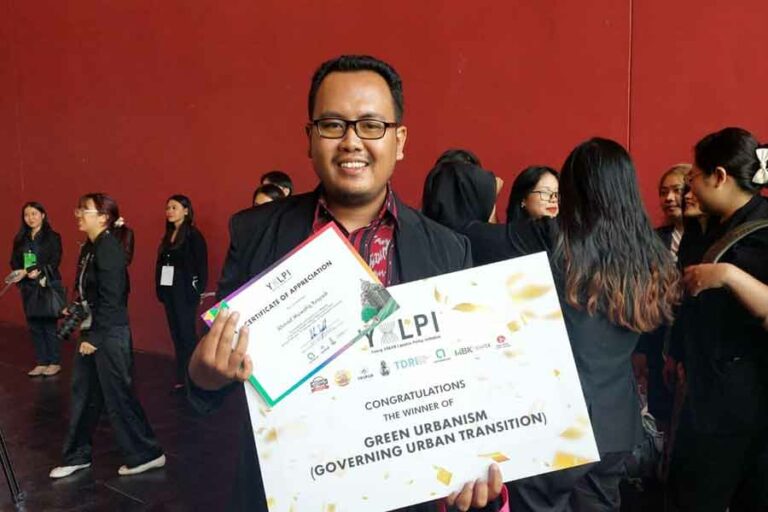 Mahasiswa Unair Raih Penghargaan Best Initiative di Young ASEAN Leaders Policy Initiative Ahmad Muwaffiq Rosyadi