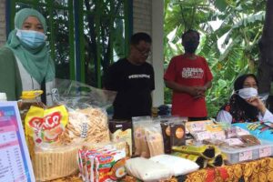 Kementerian Perdagangan Dorong Transformasi SDM UMKM Menuju Indonesia Emas 2045 Ilsutrasi pelaku UMKM (foto: Hendro D. Laksono, pilar.id)