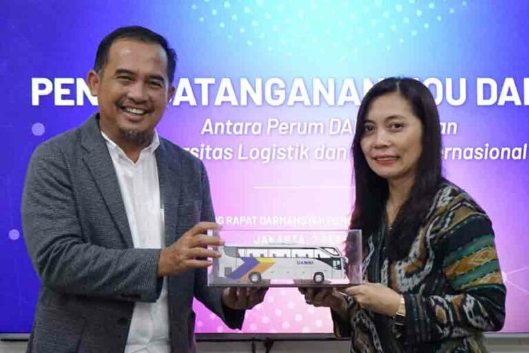 DAMRI Tandatangani MoU dengan ULBI untuk Perkuat Kualitas SDM
