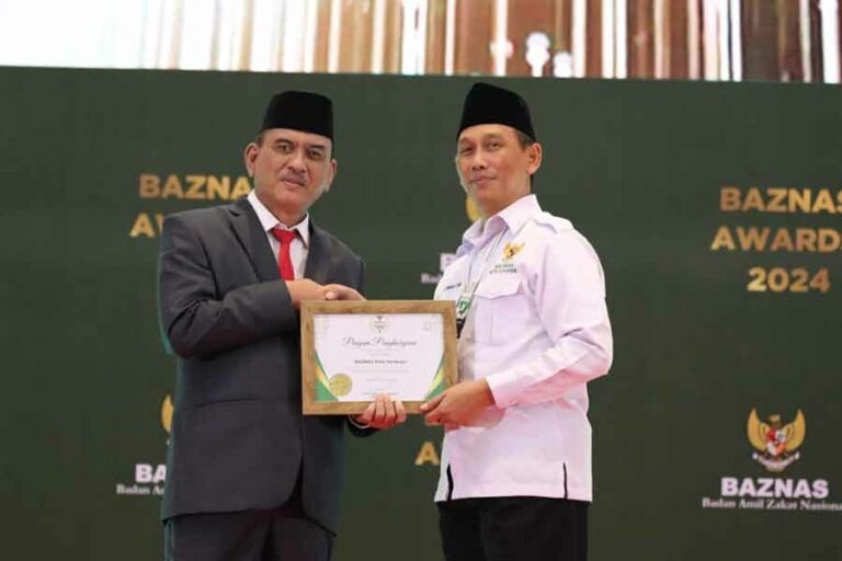 Eri Cahyadi Terima Penghargaan Wali Kota Pendukung Pengelolaan Zakat Terbaik di Baznas Award 2024